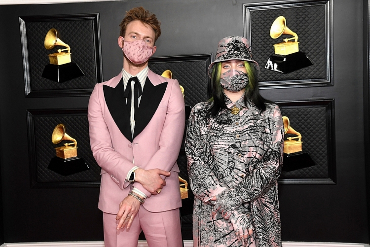 Giải thưởng Grammy 2022 tạm hoãn vì biến thể Omicron