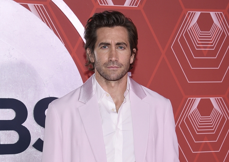 Jake Gyllenhaal bận rộn chạy show phim trường, đóng vai chính trong ‘Prophet’
