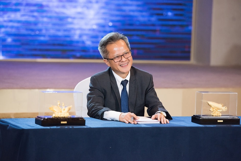 hoang thuy the hien ban linh truoc phan thi ung xu voi hoi dong gia dinh