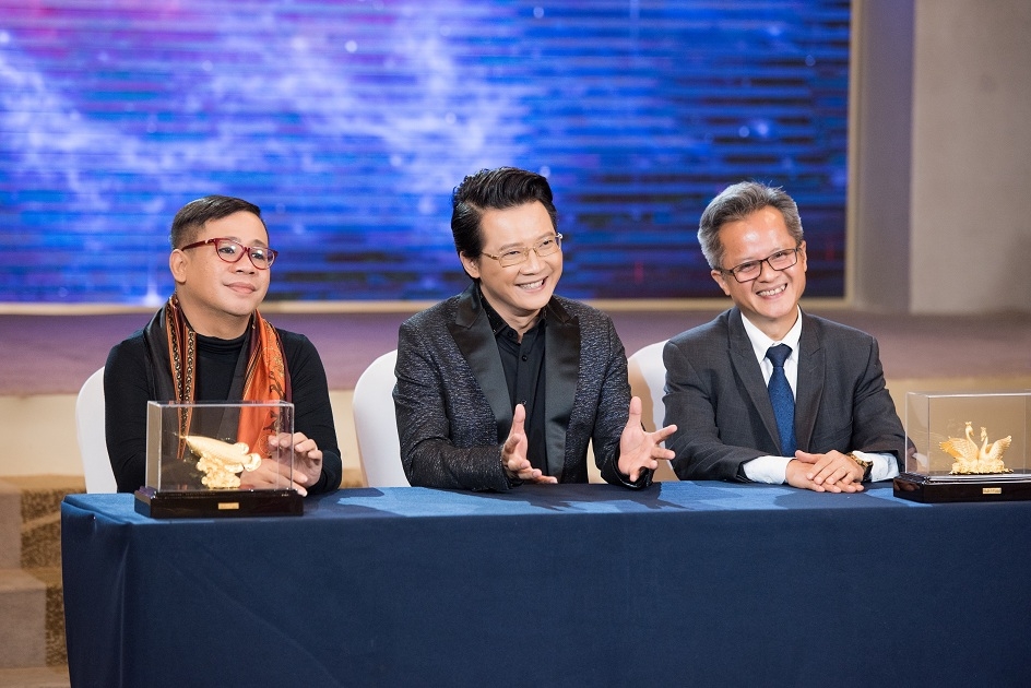 hoang thuy the hien ban linh truoc phan thi ung xu voi hoi dong gia dinh