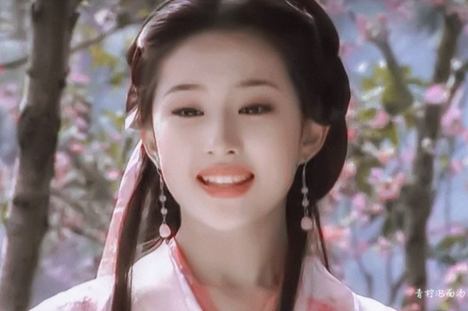 Giữa lúc 'Mộng Hoa Lục' gây sốt, cùng điểm lại những bộ phim làm nên tên tuổi của Lưu Diệc Phi