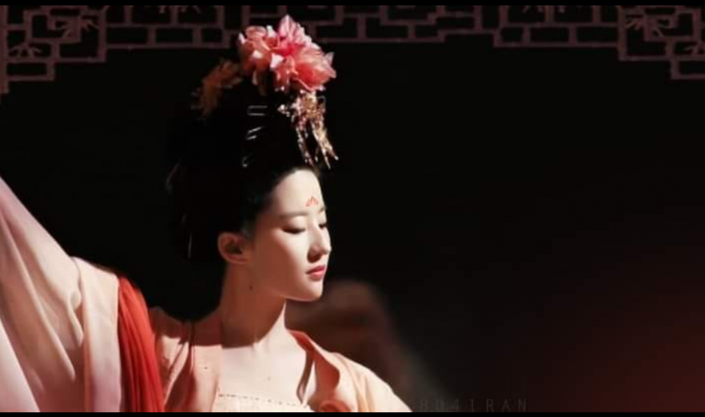 Lưu Diệc Phi tiếp tục gây sốt với tạo hình vũ nữ đầy diễm lệ trong 'Mộng Hoa Lục'