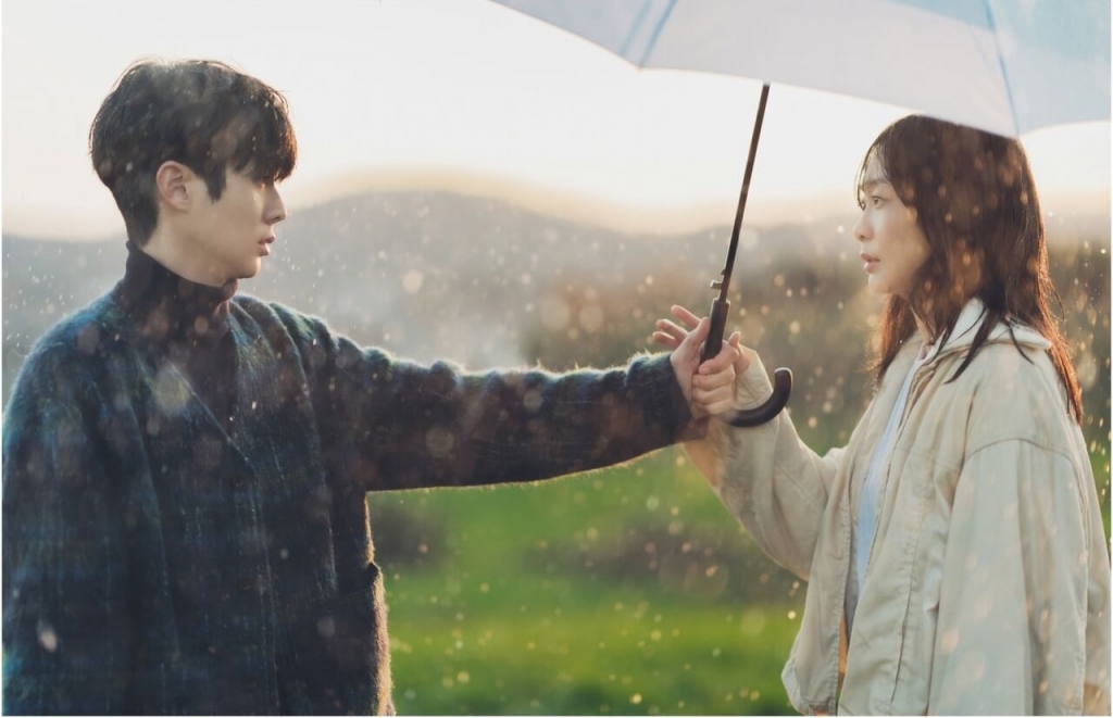 3 lý do khiến khán giả bị thu hút bởi cuộc tình của Kim Da Mi và Choi Woo Sik trong ‘Our Beloved Summer’