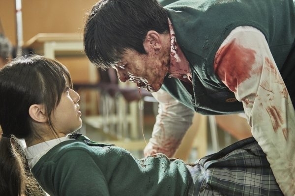 Bom tấn zombie ‘All Of Us Are Dead’ gây tranh cãi với cảnh bạo lực học đường, quấy rối tình dục