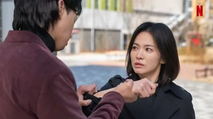 ‘The Glory’ của Song Hye Kyo đánh bại bom tấn của Song Joong Ki, cứu vãn thành tích Netflix