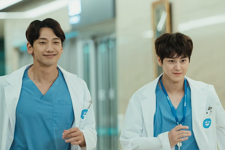 3 khoảnh khắc tình bạn đẹp nhất của Bi Rain và Kim Bum trong ‘Ghost Doctor’: Từ kẻ thù ‘không đội trời chung’ đến tình bạn ‘sống chết có nhau’