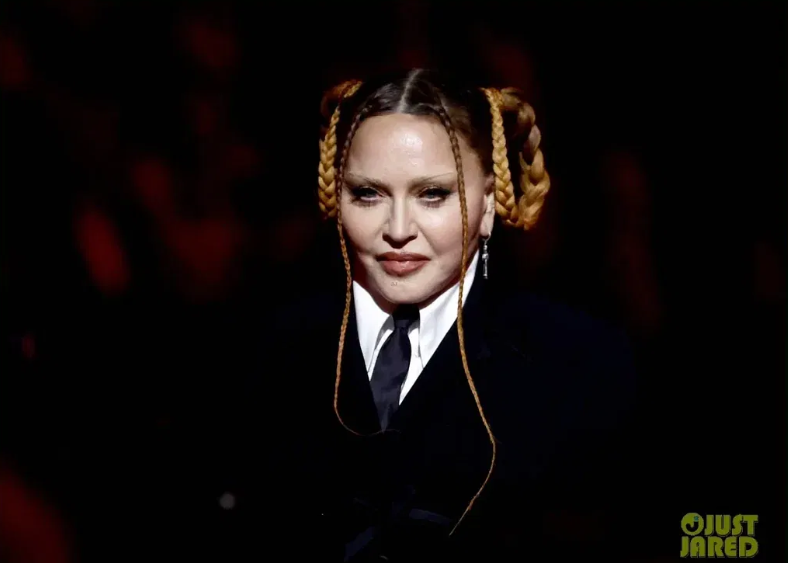 'Nữ hoàng nhạc Pop' Madonna gây sốc với ngoại hình khác lạ