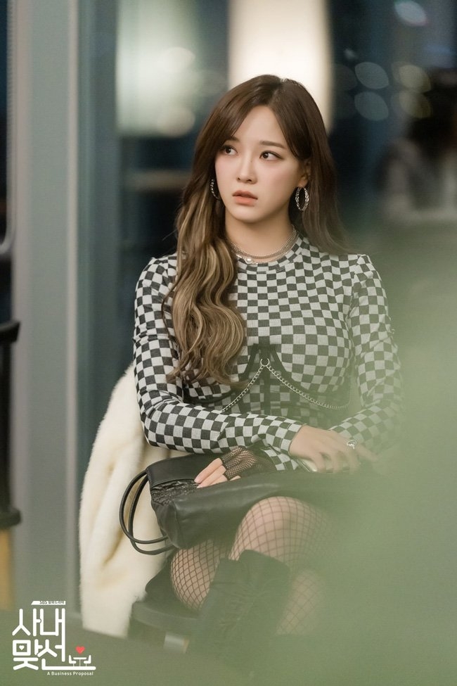 Khó hiểu khi truyền thông Hàn ‘ném đá’ vai diễn của Ahn Hyo Seop trong ‘A Business Proposal’