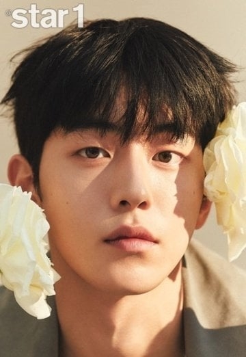 Loạt ảnh quá khứ của hai sao nam Kbiz hot nhất hiện nay: ‘Chim thuỷ tổ’ Ahn Hyo Seop đẹp trai từ bé, Nam Joo Hyuk ‘dậy thì thành công’