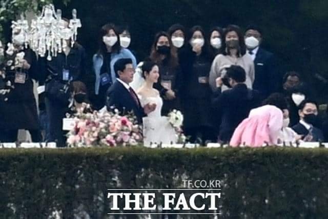 Hyun Bin và Son Ye Jin: Cẩn thận tập dượt lại lễ cưới cho tới khi bước ra lễ đường