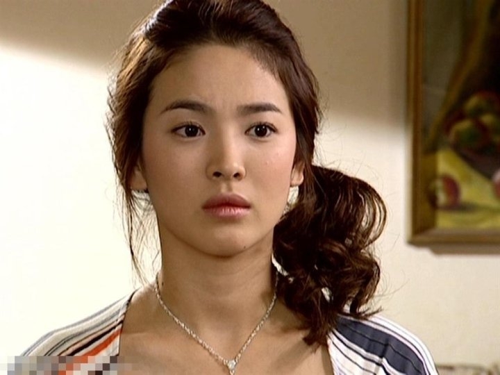 Loạt sao Hàn nổi tiếng xinh đẹp nhưng lại vào vai ‘gái xấu’ trong các bộ phim truyền hình: Son Ye Jin, Song Hye Kyo…