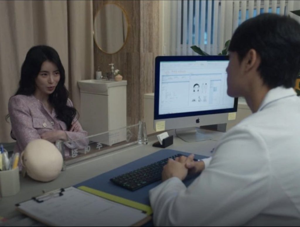 Lim Ji Yeon bị công ty quản lý 'bán' tin hẹn hò?