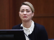 Amber Heard bật khóc kể lại chuyện bị Johnny Depp tấn công tình dục