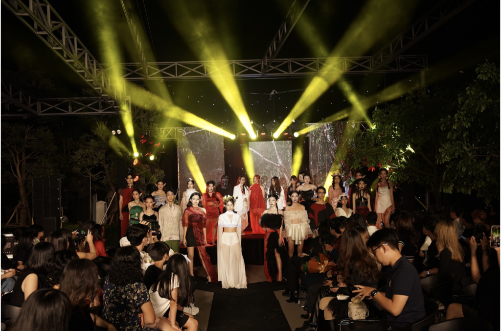 'Ontwaken Fashion Show': Đêm diễn tôn vinh những nhà thiết kế trẻ