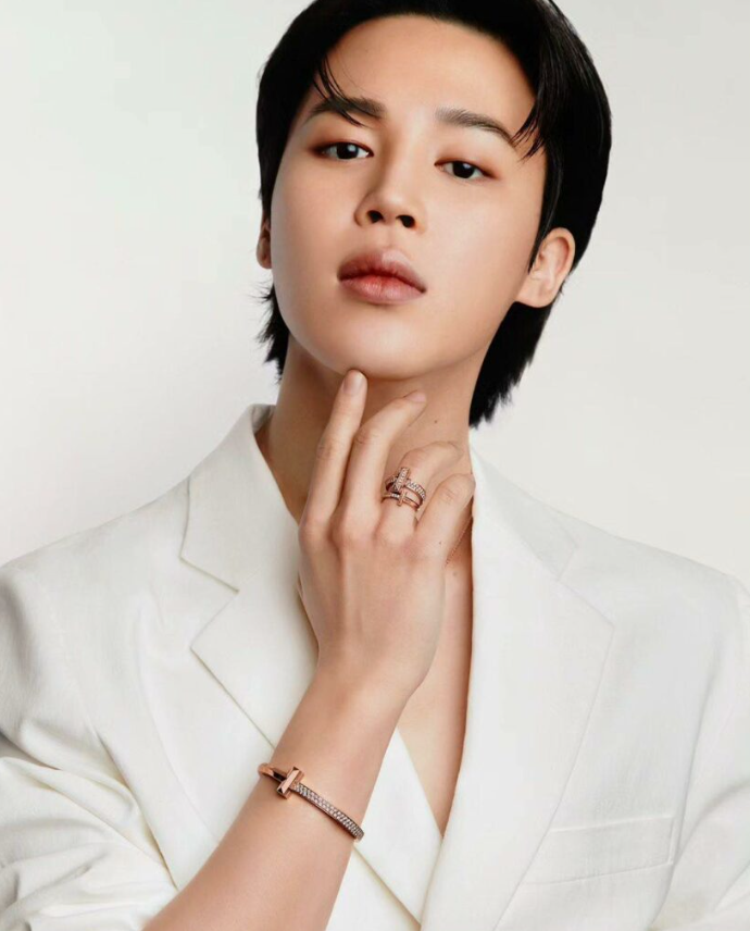 Sao Hàn người hâm mộ muốn tặng hoa nhất: Vị trí số 1 thuộc về ai?