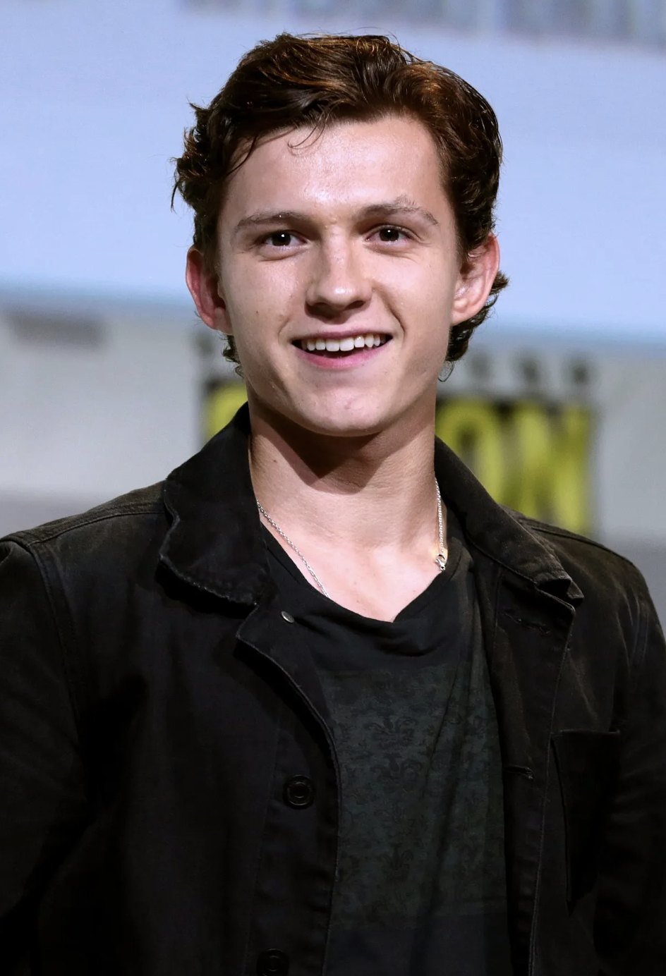 Tom Holland cai rượu sau khi gặp Zendaya