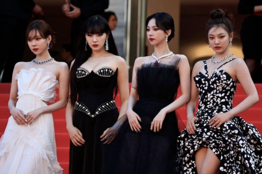 Sao Hàn 'lên đồ' tại Cannes: Karina (aespa) đeo vòng 1.6 tỷ won, Jennie (BlackPink) đeo nhẫn chục triệu