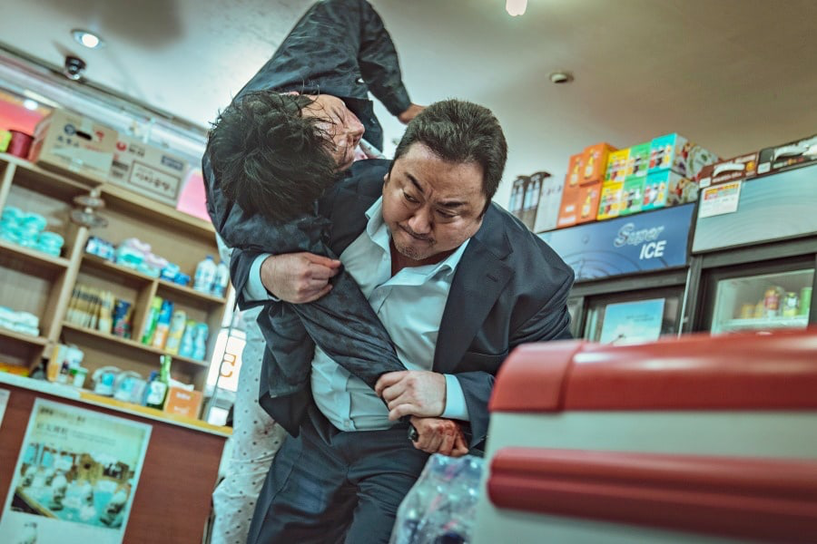 ‘The Outlaws 2’ vượt ‘Parasite’ trở thành phim Hàn được xem nhiều nhất mọi thời đại