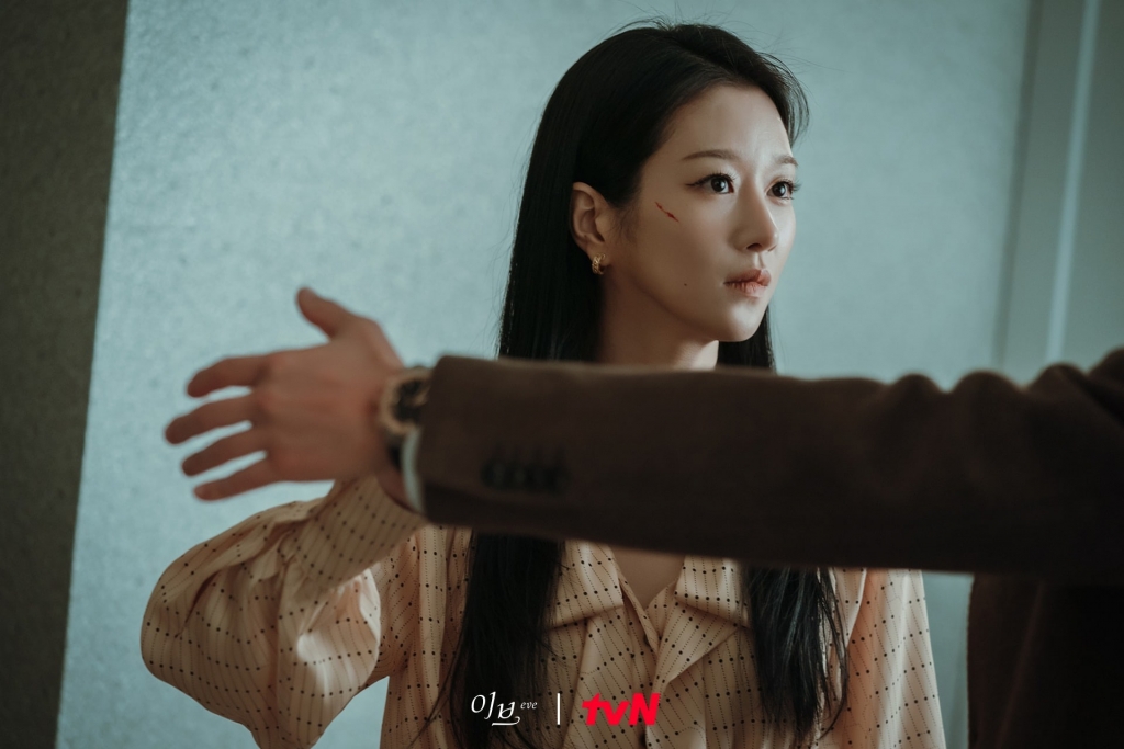 ‘Eve’ của Seo Ye Ji lập kỷ lục rating mới, thoát kiếp 'bom xịt'?