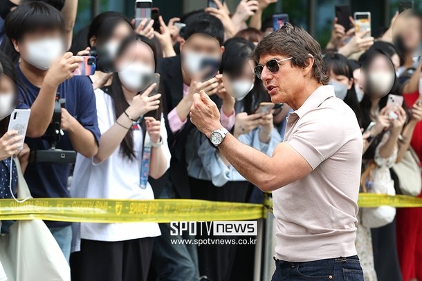 Tom Cruise khiến netizen Hàn Quốc ‘choáng váng’ với kỹ năng fan-service ‘thần sầu’