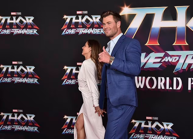 Chris Hemsworth hạnh phúc khi được khỏa thân trong ‘Thor: Love and Thunder’