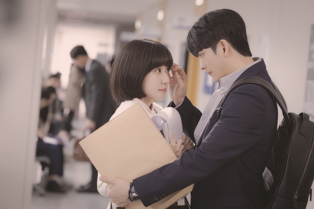 Những bức ảnh tình tứ chưa từng được tiết lộ của cặp đôi Park Eun Bin – Kang Tae Oh trong ‘Extraordinary Attorney Woo’