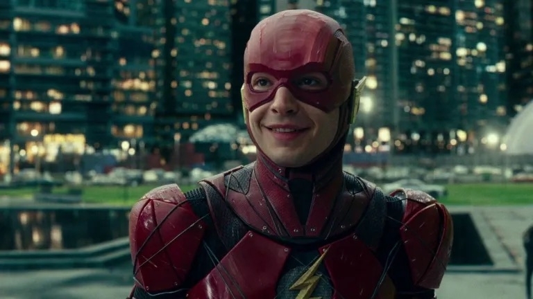 Nam chính Ezra Miller lại gây tranh cãi, tương lai bom tấn ‘The Flash’ sẽ ra sao?