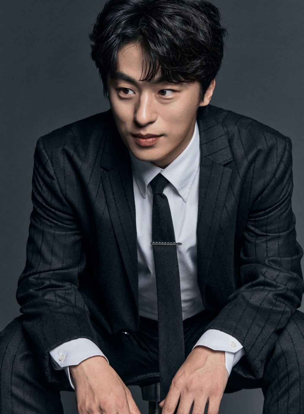 Sao Hàn ‘cân đẹp’ cả vai trò diễn viên lẫn đạo diễn: Lee Jung Jae, Son Seok Gu…
