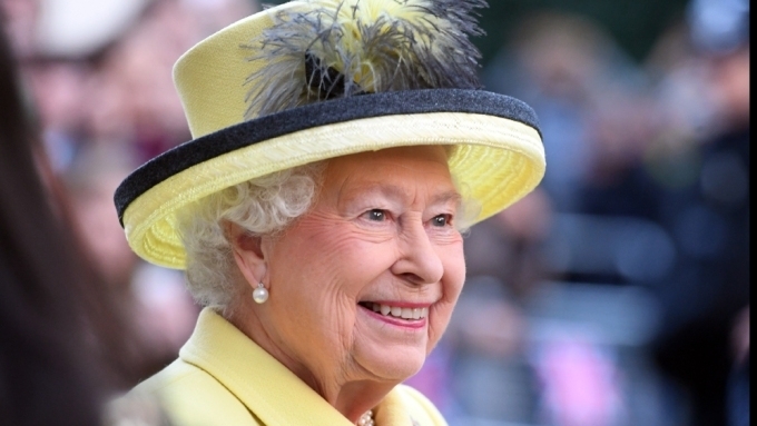 ‘The Crown’ mùa 6 tạm dừng sản xuất vì Nữ hoàng Anh qua đời?