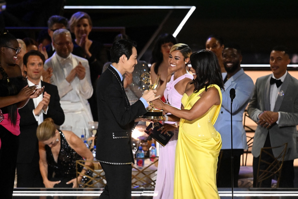 Tổng kết Lễ trao giải Emmy 2022: Lee Jung Jae, Zendaya làm nên lịch sử