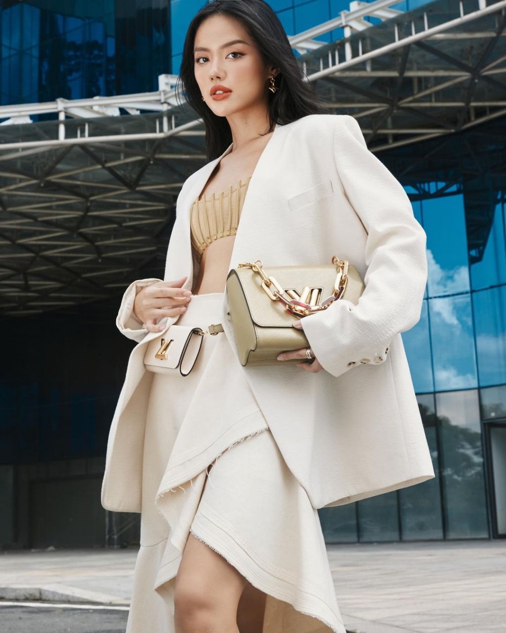 Khánh Linh (Cô Em Trendy) đem loạt trang phục “độc bản”  của các nhà thiết kế Việt đến Tuần lễ Thời trang Milan và Paris