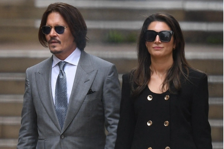 Johnny Depp hẹn hò với nữ luật sư sau khi thắng kiện vợ cũ