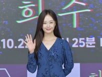 Jeon Somin được khen ngợi vì chăm sóc một đứa trẻ trên phim trường
