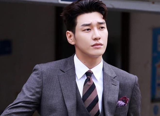 Lee Jong Suk đứng đầu bảng xếp hạng những nam diễn viên đẹp trai nhất xứ Hàn