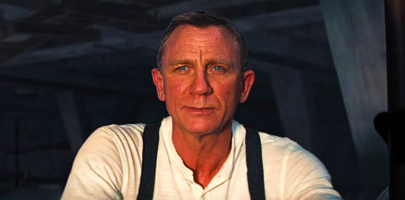 Daniel Craig nhận Huân chương Hoàng gia tương tự James Bond