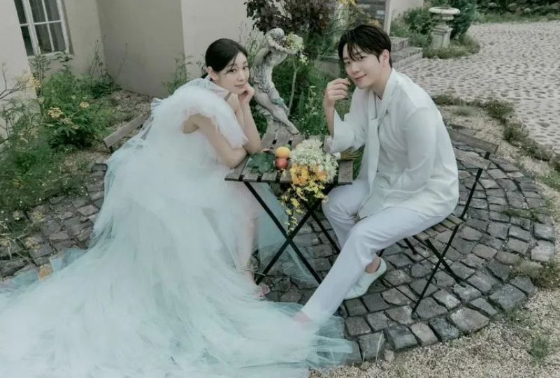 Ảnh cưới dễ thương của ‘quốc bảo Hàn Quốc’ Kim Yu Na và chồng Ko Woo Rim