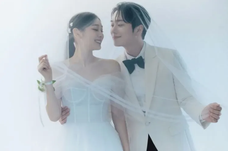 Ảnh cưới dễ thương của ‘quốc bảo Hàn Quốc’ Kim Yu Na và chồng Ko Woo Rim