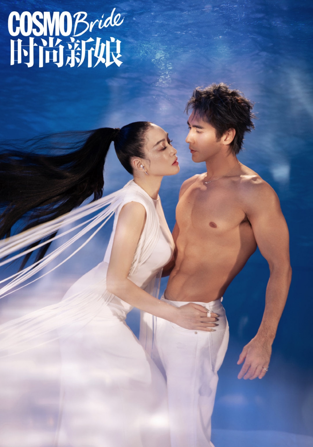 Chung Lệ Đề tình cảm cùng chồng trẻ trên bìa tạp chí