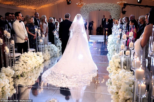 'Cô đào tai tiếng' Paris Hilton kết hôn, Kim Kardashian lên đồ 'chặt đẹp' dàn khách mời