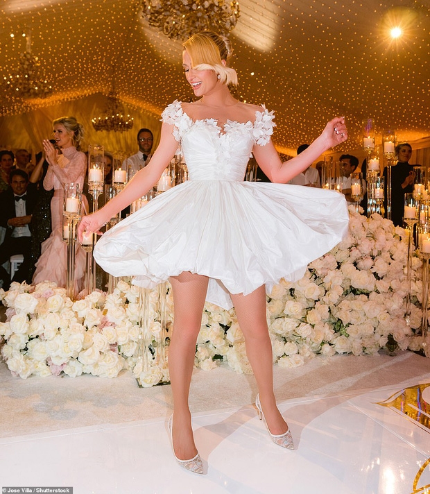 'Cô đào tai tiếng' Paris Hilton kết hôn, Kim Kardashian lên đồ 'chặt đẹp' dàn khách mời