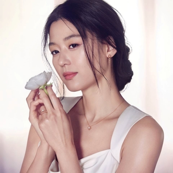 Song Hye Kyo, Jun Ji Hyun nhận mức cát-xê cao nhất dàn sao nữ