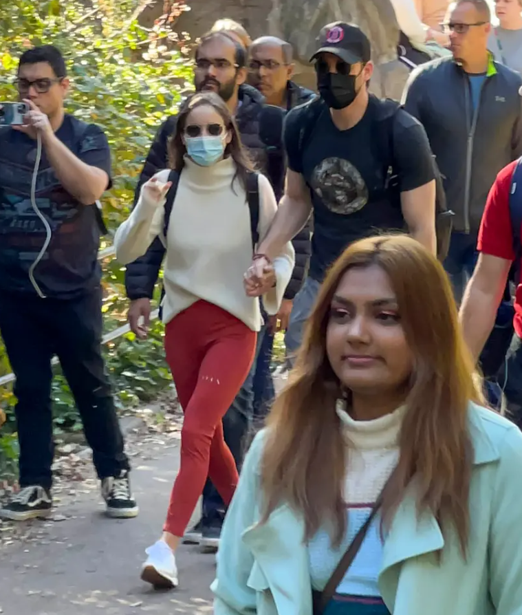 Tài tử Chris Evans hẹn hò bạn diễn kém 16 tuổi?