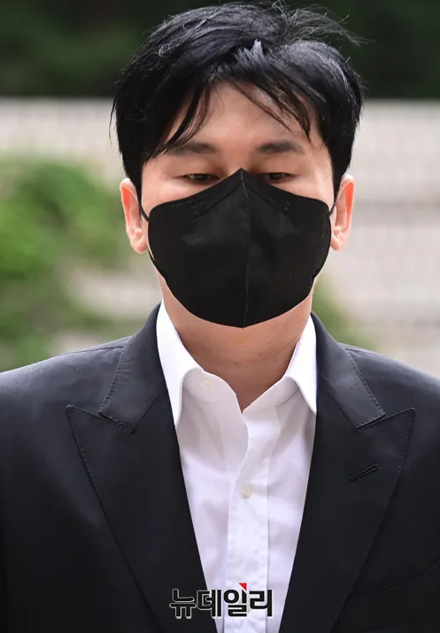 Cựu chủ tịch YG Yang Hyun Suk đối diện với bản án 3 năm tù