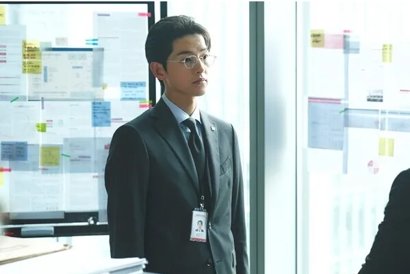 Song Joong Ki thoát mác ‘trai đẹp hơn hoa’ nhờ diễn xuất ấn tượng trong ‘Reborn Rich’