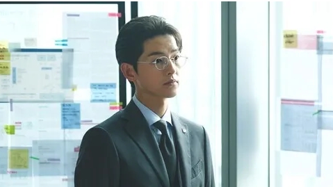 Song Joong Ki thoát mác ‘trai đẹp hơn hoa’ nhờ diễn xuất ấn tượng trong ‘Reborn Rich’