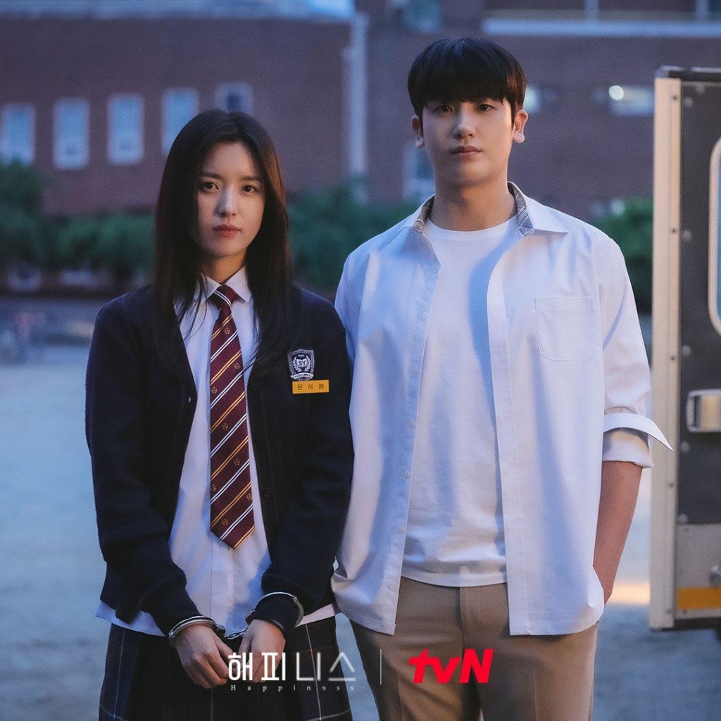 ‘The Red Sleeve’ bỏ xa ‘Now, We Are Breaking Up’ trong trận chiến rating khốc liệt