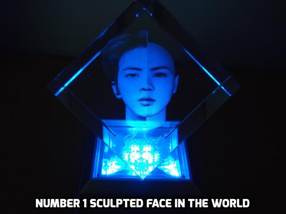 BTS Jin nhận cúp 'Gương mặt điêu khắc đẹp nhất thế giới'
