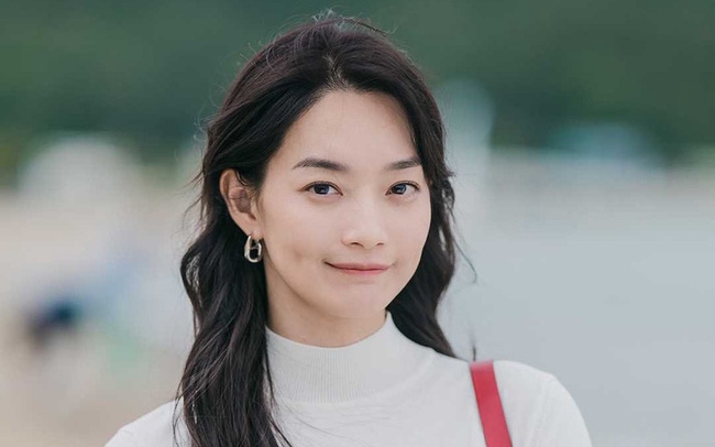 Kim Seon Ho dẫn đầu danh sách Diễn viên tỏa sáng nhất năm 2021