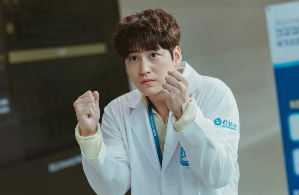 Kim Bum chia sẻ về ‘Ghost Doctor’: ‘Go Seung Tak khác với những dự án trước của tôi’