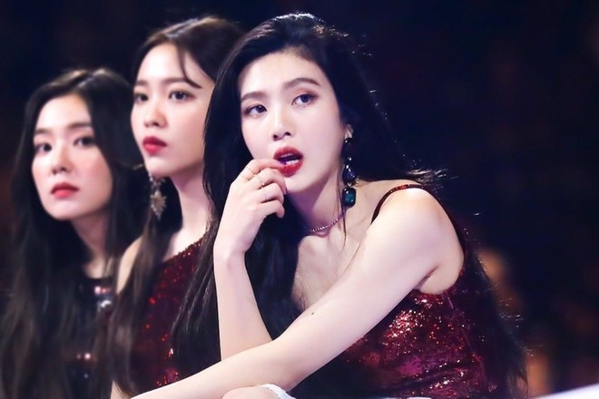 Joy (Red Velvet) khiến netizen phải thán phục vì biến váy bình dân thành hàng hiệu xa xỉ
